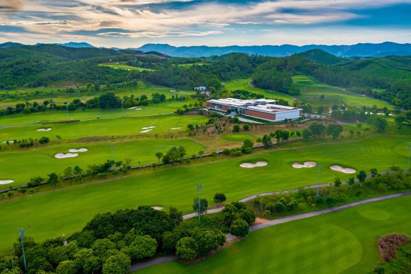 Sân golf Mường Thanh Diễn Lâm review, giá và dịch vụ