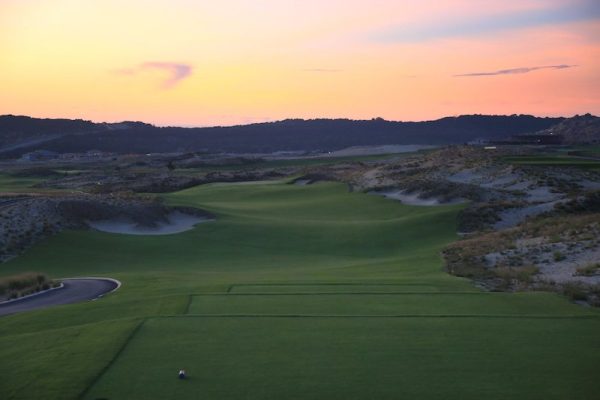 Sân golf Cam Ranh cập nhật bảng giá, dịch vụ, review