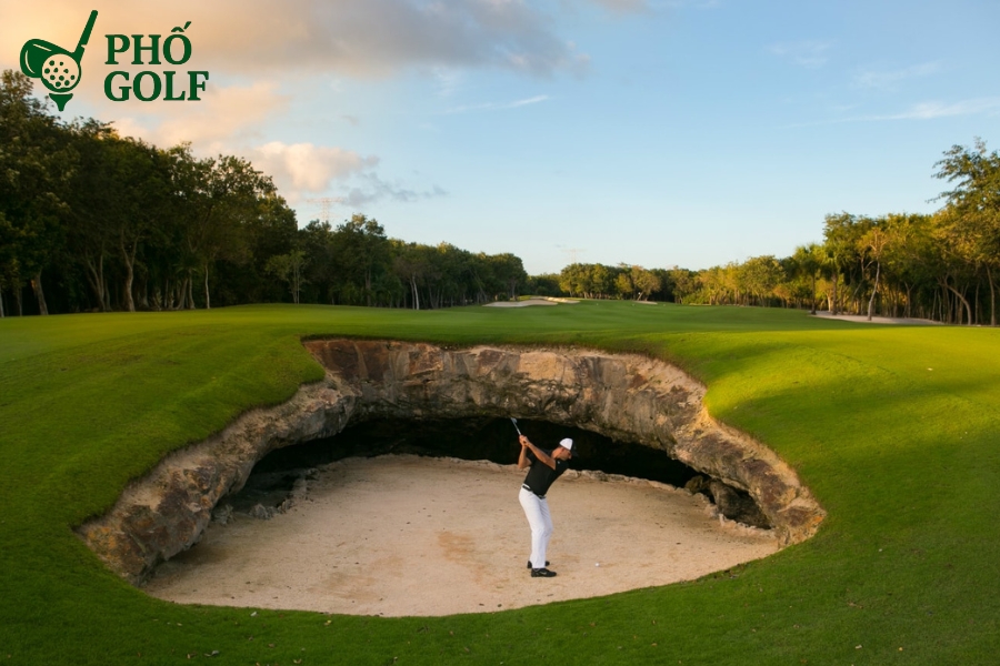 Bunker golf là gì và kỹ thuật thoát bẫy cát hiệu quả Bunker golf là gì và kỹ thuật thoát bẫy cát hiệu quả