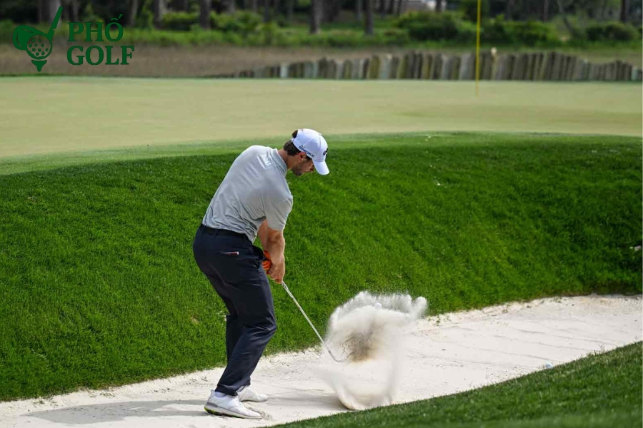 Bunker golf là gì và kỹ thuật thoát bẫy cát hiệu quả Bunker golf là gì và kỹ thuật thoát bẫy cát hiệu quả