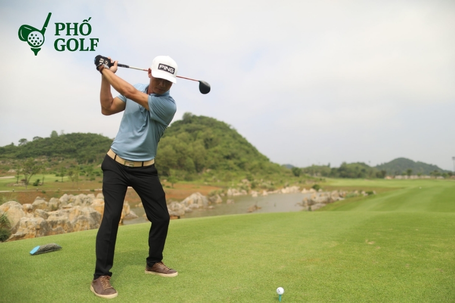 Par trong golf là gì, giải đáp chi tiết cho người mới? Bảng minh họa cách tính điểm golf so với Par trên sân 18 hố tiêu chuẩn