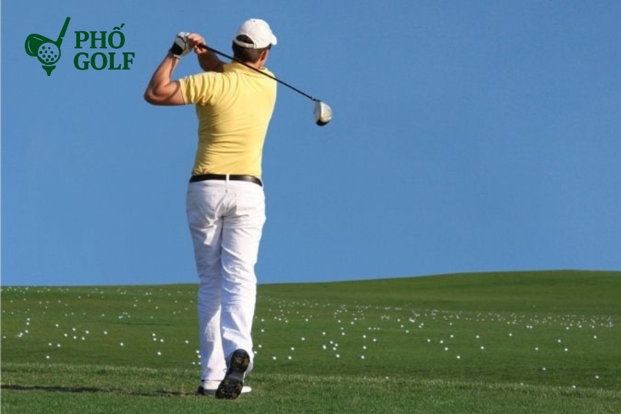 Hướng dẫn đánh gậy driver xa và thẳng cho người mới Golfer chọn gậy driver phù hợp với thể trạng và tốc độ swing