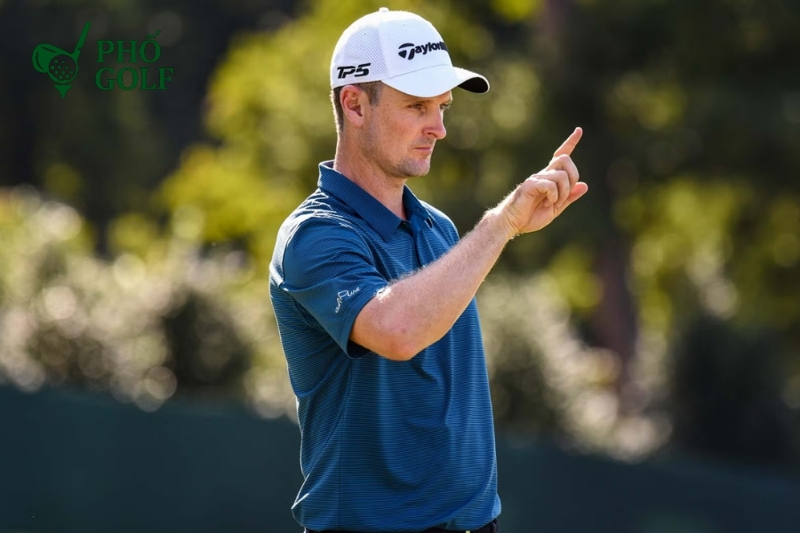 Aimpoint là gì, bí quyết đọc green chuẩn như chuyên gia Xác định điểm ngắm putting bằng cách giơ ngón tay theo độ dốc green