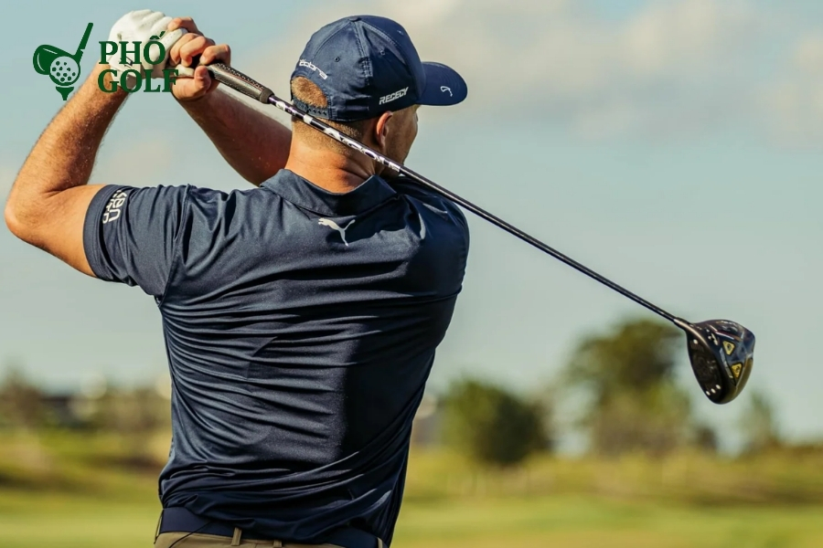 Tổng hợp các thuật ngữ trong golf mọi golfer cần biết Golfer hét “Fore” để cảnh báo khi bóng có nguy cơ bay lệch hướng