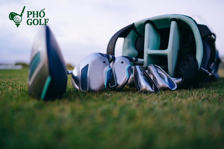 Gậy đánh golf tiếng anh là gì, trọn bộ thuật ngữ golf? Wedges là nhóm gậy giúp golfer kiểm soát các cú đánh ngắn và cải thiện khả năng scoring trên sân