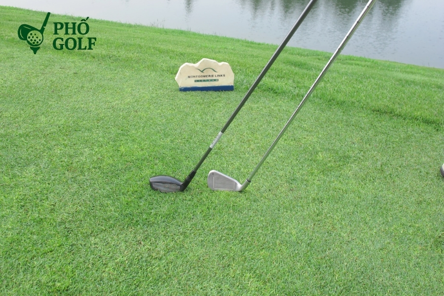 Bật mí kỹ thuật đánh gậy rescue chuẩn như chuyên gia Gậy rescue (hybrid) kết hợp ưu điểm của gỗ fairway và sắt dài, dễ đánh và ổn định