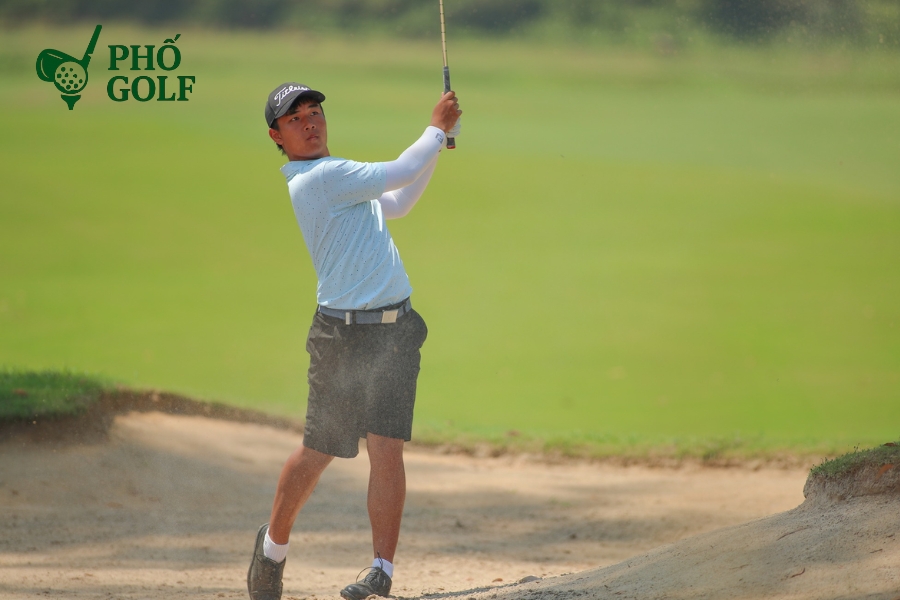 Golfer Nguyễn Tuấn Anh với phong cách chơi tấn công trên sân golf