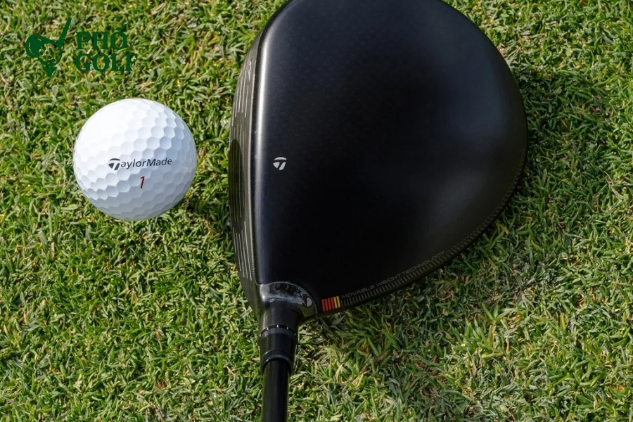 7 lỗi đánh gậy gỗ thường gặp và cách khắc phục hiệu quả Golfer luyện tập để sửa lỗi fat shot với kỹ thuật chuyển trọng tâm và góc tấn công chuẩn