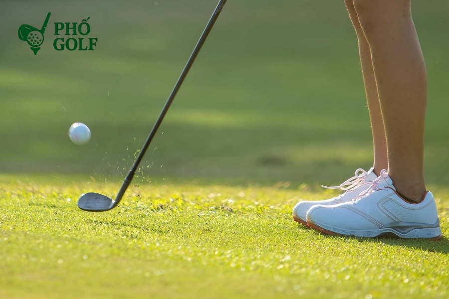 Pitching golf là gì, kỹ thuật và cách chọn gậy chuẩn? Kỹ thuật pitching golf giúp bóng bay cao, xoáy mạnh và dừng nhanh trên green