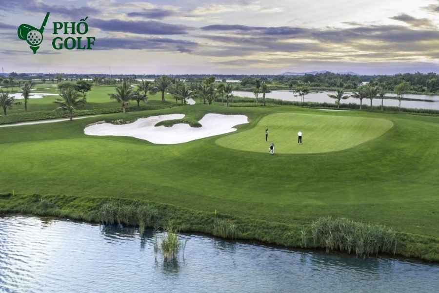 Tee box là gì, phân loại và luật chơi golf tại tee box? Khu vực Tee Box trên sân golf, nơi golfer thực hiện cú phát bóng đầu tiên