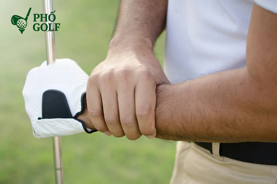 Chấn thương khi swing gậy sắt, nguyên nhân và cách phòng tránh Viêm gân cổ tay do chuyển động xoay liên tục trong golf gây đau và tê bì