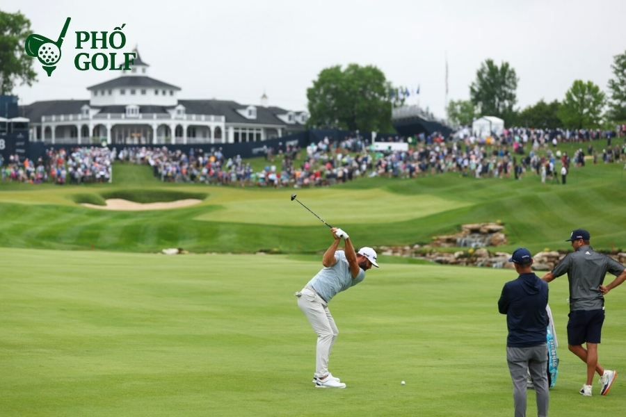 Golfer thi đấu trong một nhóm (flight) tại giải đấu golf