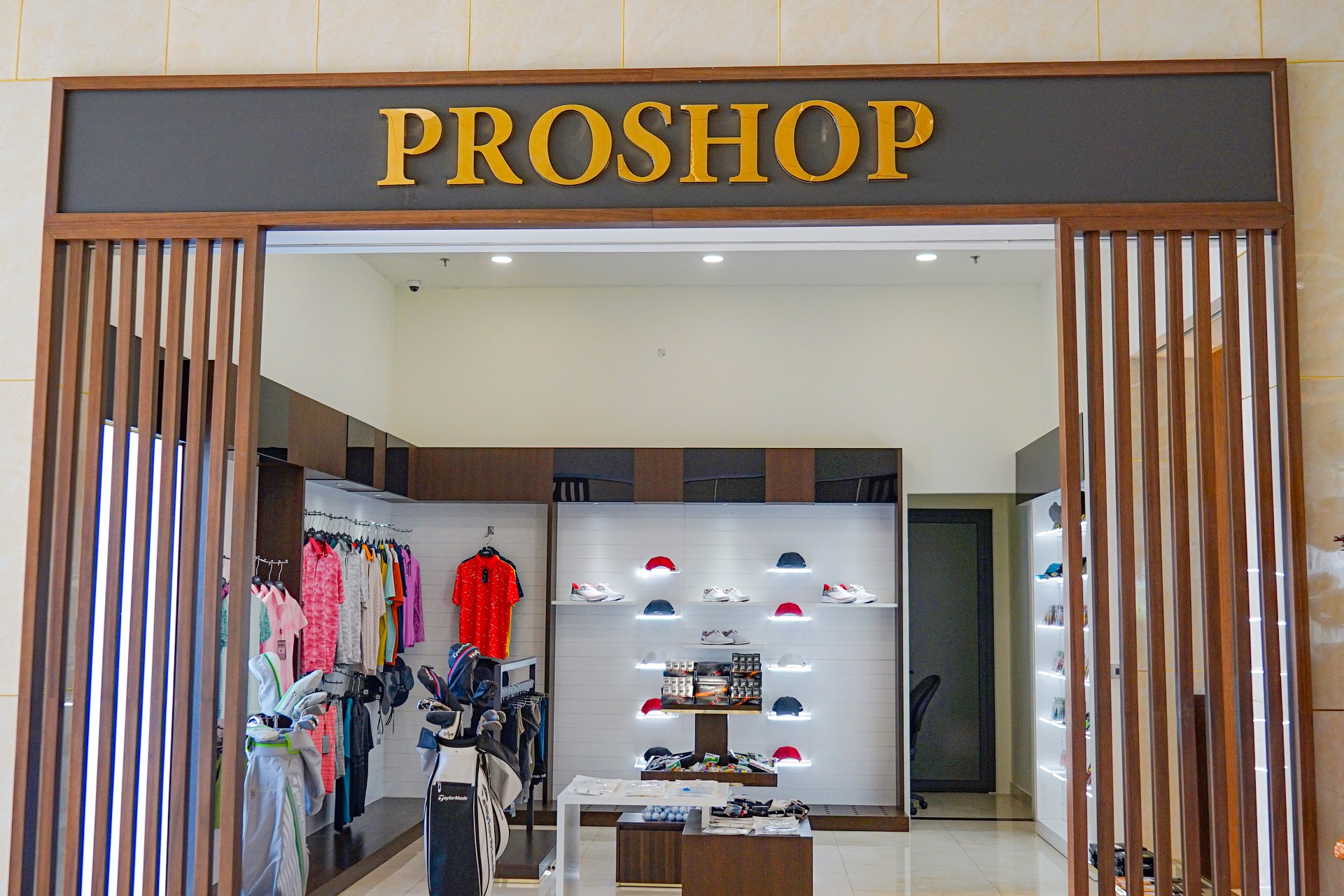 Sân golf Đa Phước Đà Nẵng giá, vị trí và tiện ích PROSHOP - Royal Long An Golf & Country Club